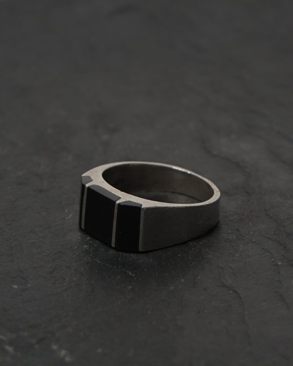 Silver Ring w/ Onyx / size: 13.5 - Image 4
